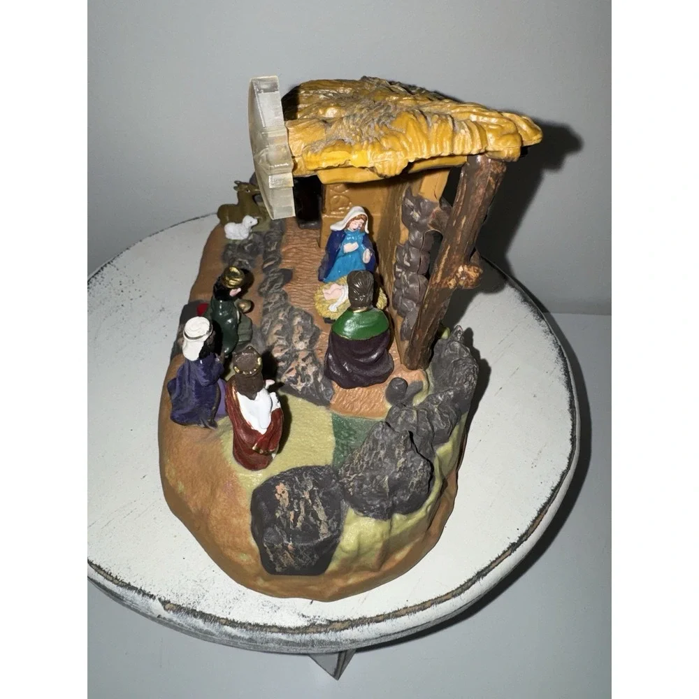 Gemmy Nativity Scene Lights-Up Musically Narrated Story Birth of Jesus Works